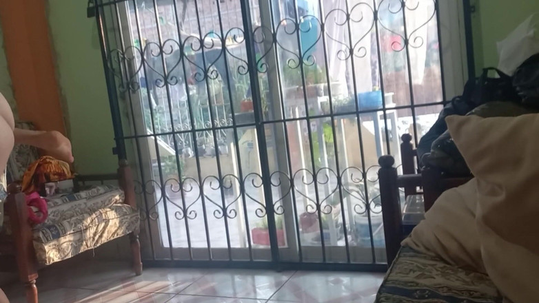 Martin13: Velmi pomalu chodím k ní v bytě a najdu ji,...