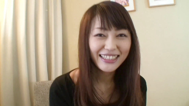 Asiatiques: 小奶子黑发女郎在试镜时玩弄她的阴户