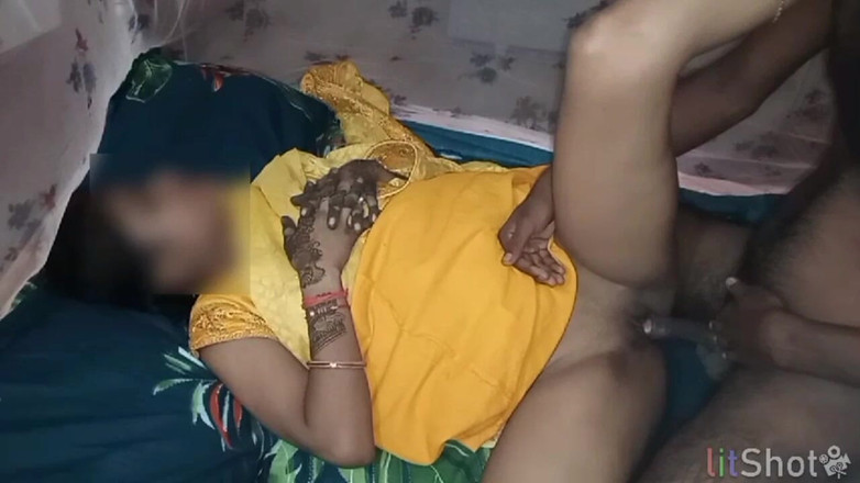 Sital: Видео первого траха индийской девственницы-студентки