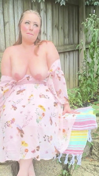 BBW MILF Kinky Katie Sucks off Exterminator - JOI