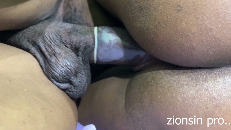 Zion: Zlobivá africká spolubydlící šuká při orgasmu