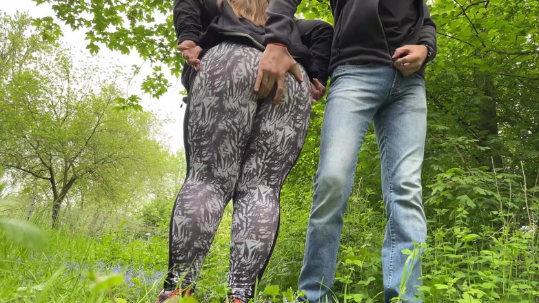 OurFetishLife: 私の義母は私に屋外で適切におしっこする方法を教えてくれました