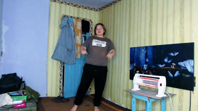 SchoolPrincess: 東洋の音楽に合わせてお腹を振って