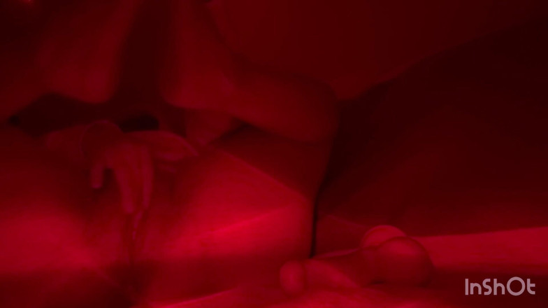 KapkanAruniCouple: 작은 의붓여동생이 자신의 질을 준비한다.