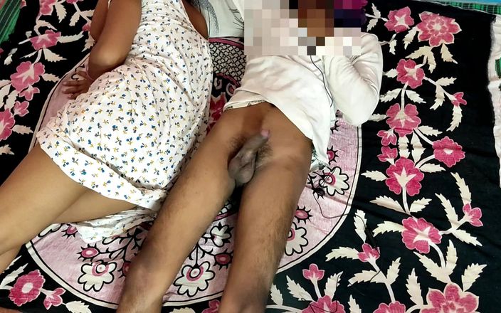 Crazy Indian couple: Stiefmutter teilte bett mit stiefsohn Dann begann das hardcore-ficken