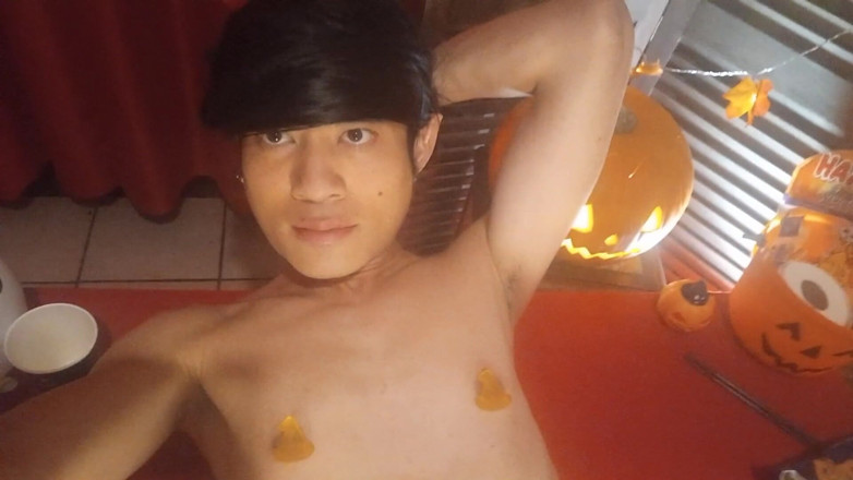 Jon Arteen: Jon Arteen Swallows Cum Candies in Nantaimori Style on His...