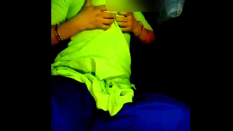 TricolorMusic3: Gorąca seksowna dziewczyna ze wsi uprawia seks potajemnie, aby zaspokoić...