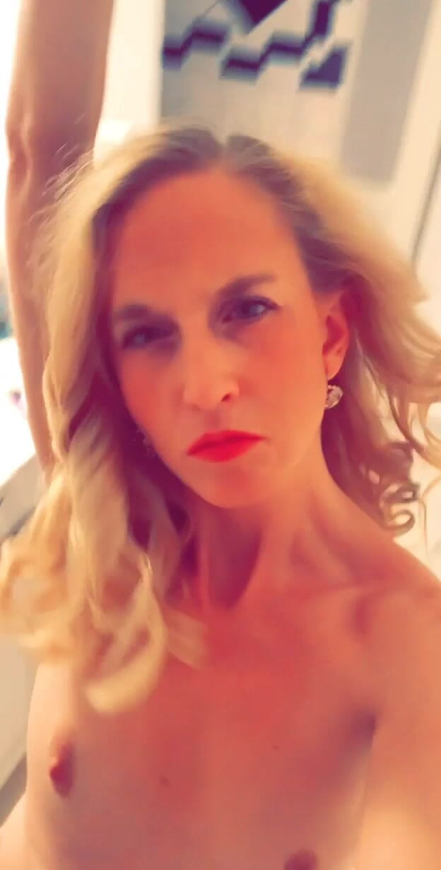 Chelly1818: Blonda con desideri