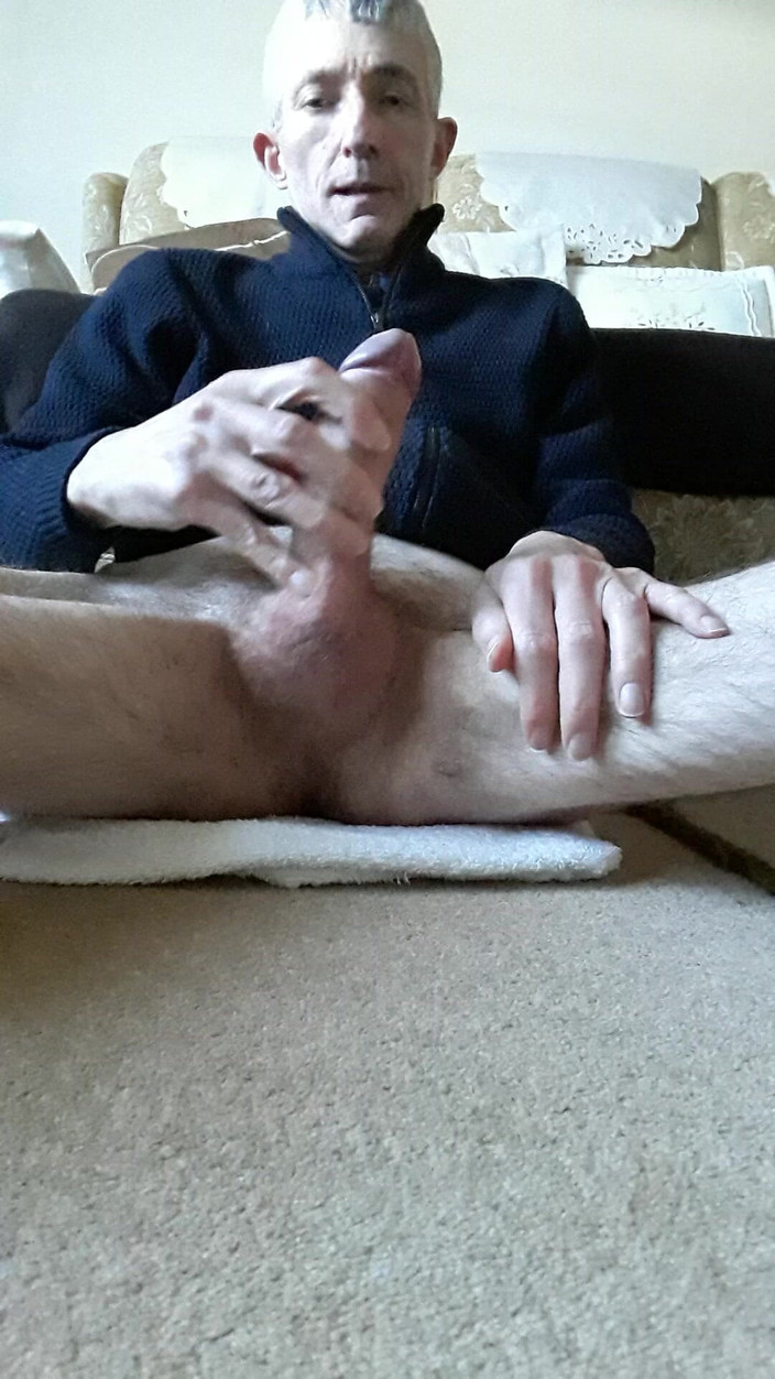 James Dirty Boy: Masturbuje się w salonie