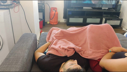 Miss Squirting: Un beau-fils surpris en train de se masturber