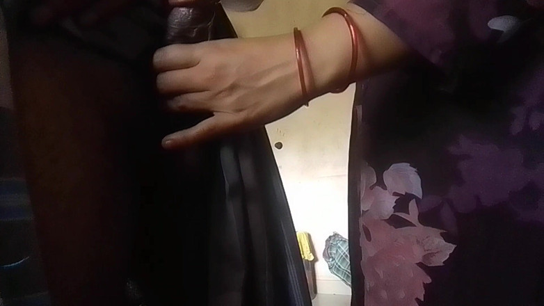 Bijukumar: 부엌에서 남편의 자지를 빨아주는 타밀 마을 소녀