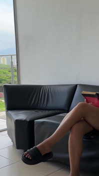 Sementara adik tiri latina pantat montokku membaca buku favoritnya, aku mengambil kesempatan untuk menggodanya dan ngentot memeknya habis-habisan