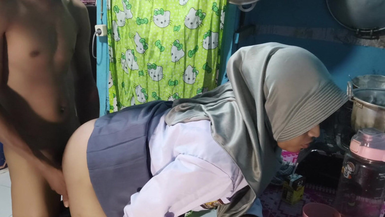 Rania: 義理の義姉が大学に進学する予定です