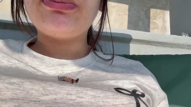 AmayaMori: ジャイアンテスガールはチップスの袋の中に小さな男性を見つけて驚きますが、その小さな男を食べてしまいます