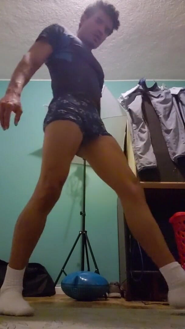 trebol_Jess: Twink works out and then jerks off