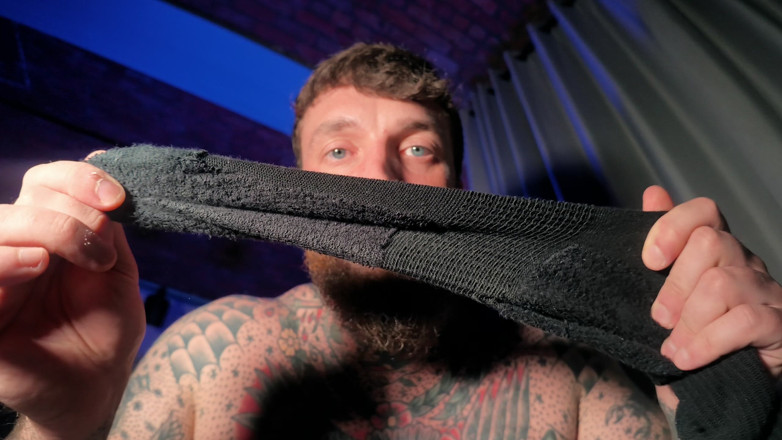 Tattooed Dom: Hitung mundur solo pemujaan kaki cewek dom bertato