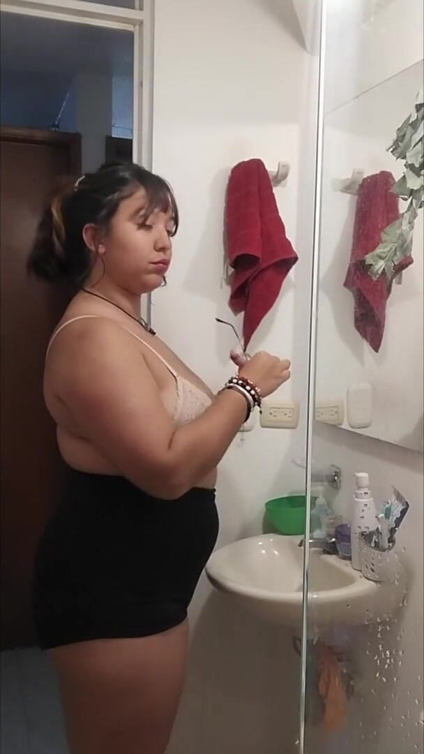 Nana Bela: Washing Hairy Armpits