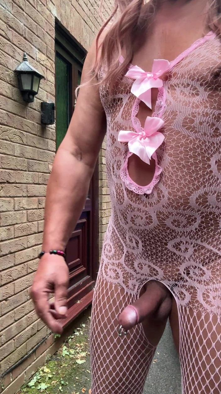 Kellycd2022: Kellycd2022, travesti sexy, vidéo matinale rapide en body en résille...