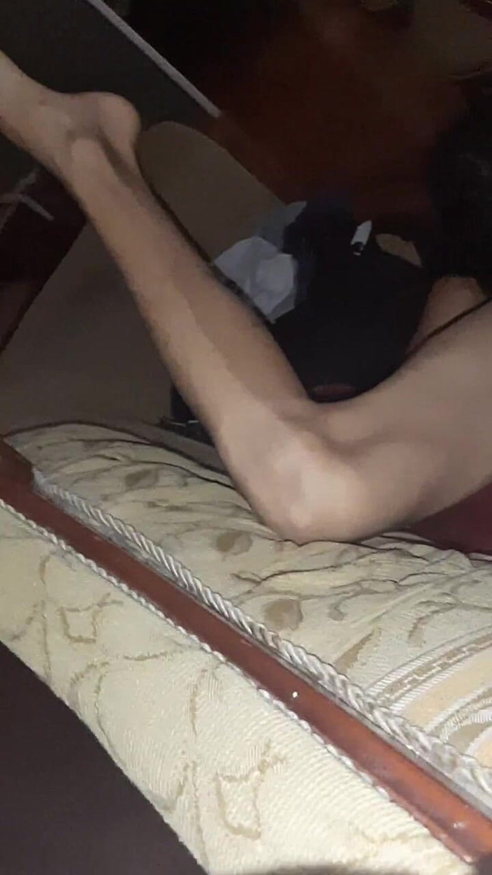 Crisanto999: Pieprzyć się sam w domu, gdy zostajemy sami