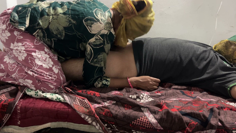 tanya99: Mi-am futut mama vitregă întinsă pe scaunul de deasupra mea.