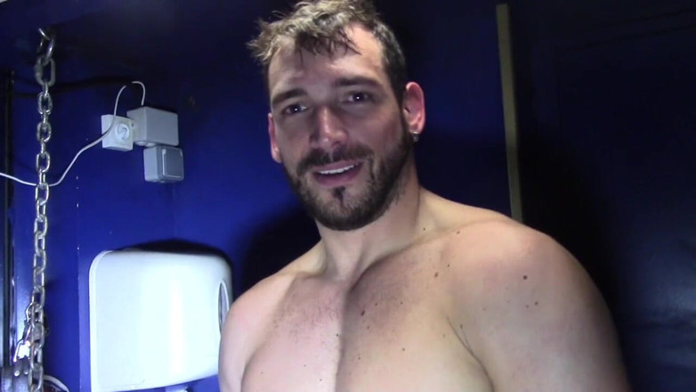 Enzo Rimenez: Sexy bisexuel fucked in a sling by Enzo Rimenez