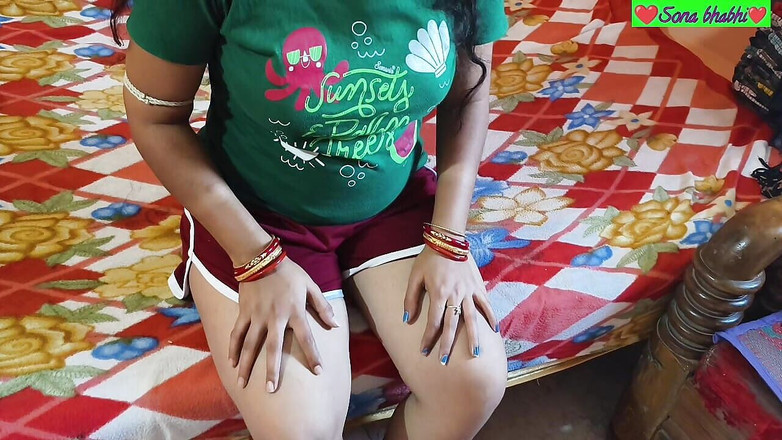 Sona bhabhi: Prima volta sesso con la sorellastra indiana
