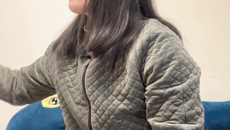 sweethanajapanese: Hana nosí oblečení a pak jde na záchod Chcací voda...