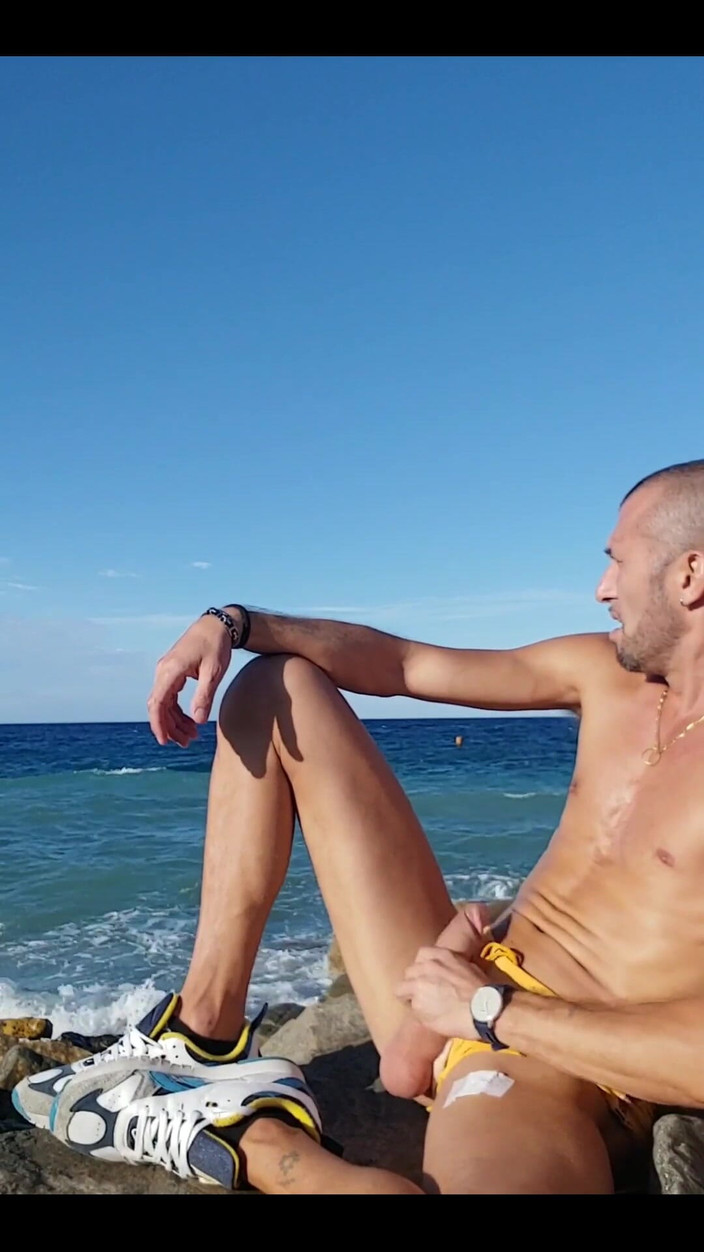 Boy jerking off: Am strand