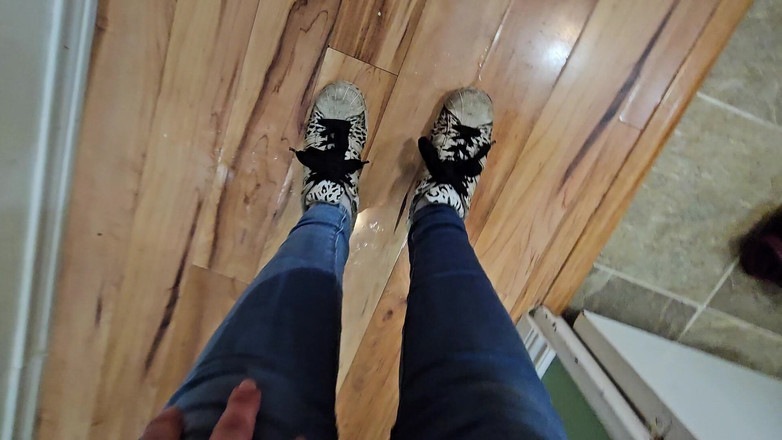 Nerdy_faery: Membasahi seluar jeans saya membuatkan saya memancut mani