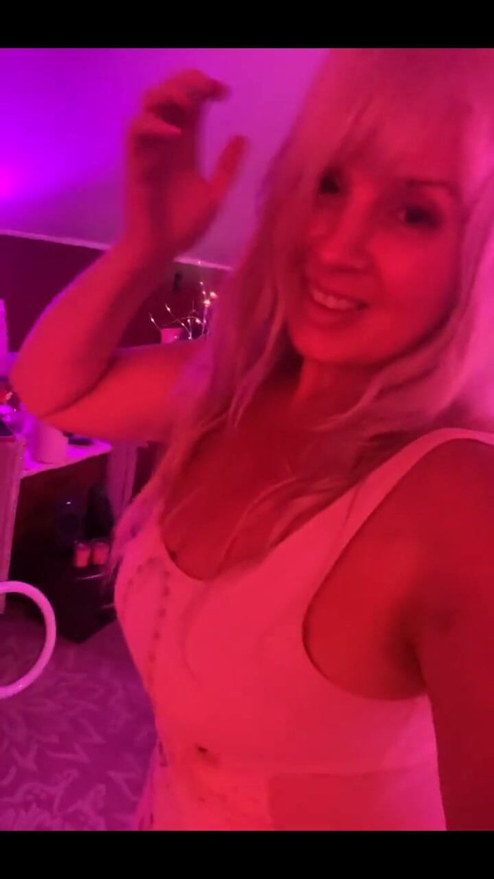 PaintedRose: Gemeni rivali Filmând în culise, scena 1 Este pe cale să înceapă.