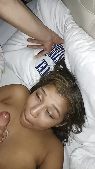 Pikaa6: 18 yaşındaki latin üvey erkek kardeşinin yarağını emiyor