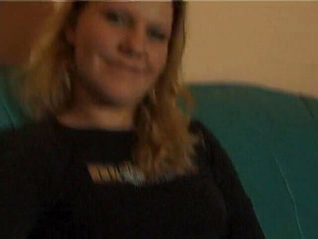 Lucky Wankerz: ブロンドのひよここと指彼女の猫でキャスティング