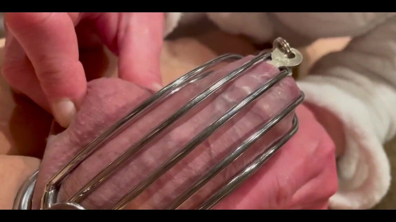 CyntiaCymes: Cewek sange ini pertama kali ngentot kontol dan gagal orgasme!