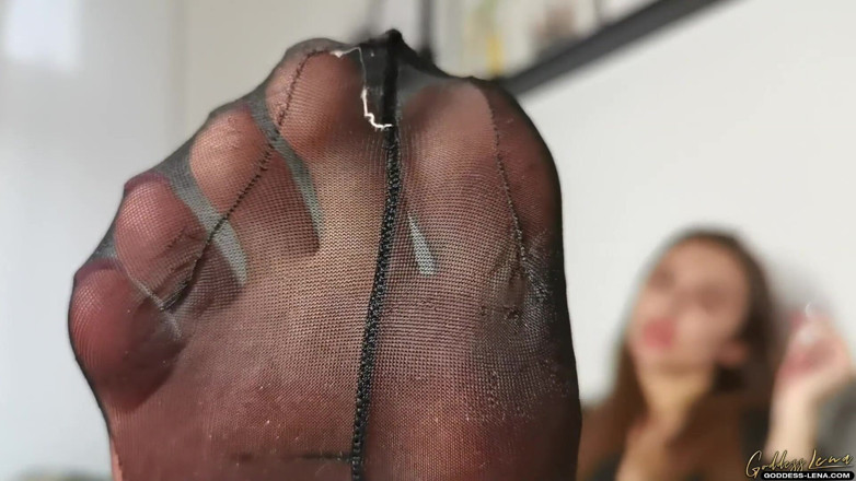 Goddess Lena: Nylon feet jerk off instruction