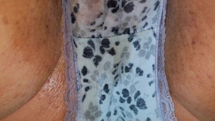 Anna Fire: Så här låter en flytande våt fitta när jag gnuggar...