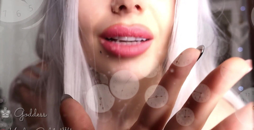 Goddess Misha Goldy: 欢迎来到我为你制作的这个迷人的asmr视频。你可以在这里放松，你可以信任我