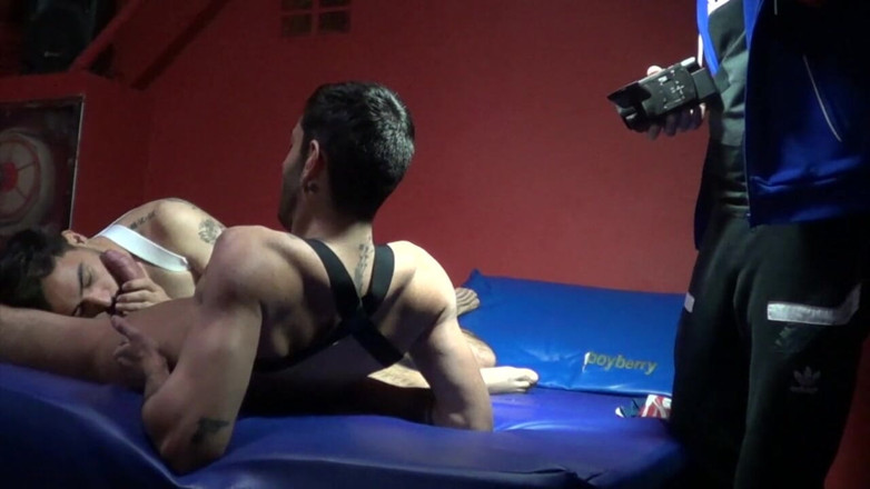 Gaybareback: Webcam backstage, Douglas fucked bareback by Alexis Clark