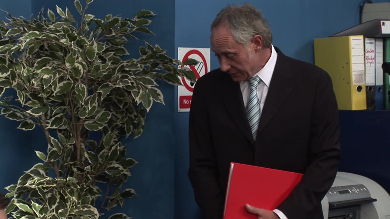 CBD Media: Due candidati con tette enormi sono stati scopati da due...