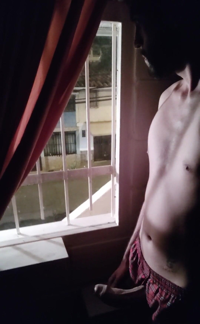 Camilo Brown: 창가에서 내 자지를 가지고 노는 중