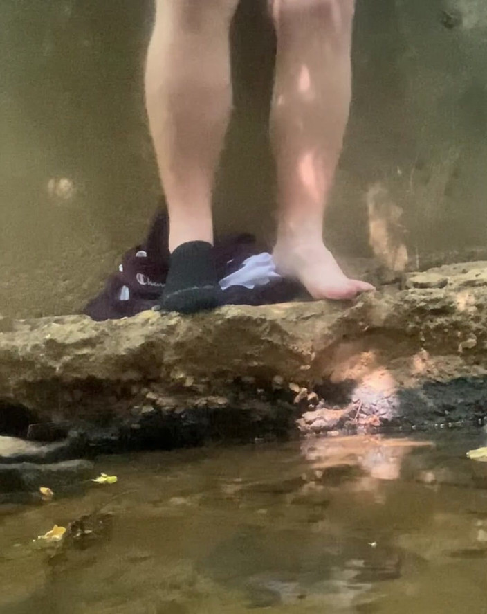 SissySlutUsed: Bezcenný closeted Sissy Crossdressing Děvka Hraní s Clitty Venku Když...