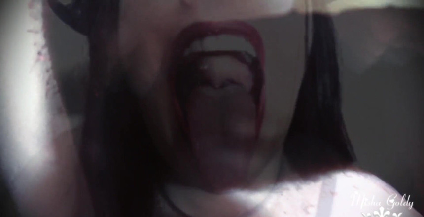 Goddess Misha Goldy: Bibirku - pintu menuju neraka!