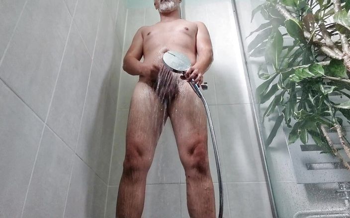 Bric: Naughty Solo Shower