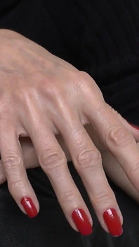 Lady Victoria Valente - Christmas Red Fingernails
