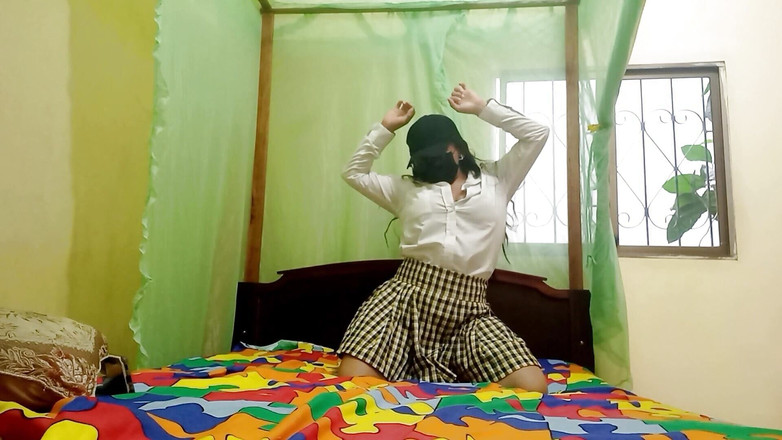 Martin13: Rijpe studente viert na haar afstuderen door eigengemaakte porno te...