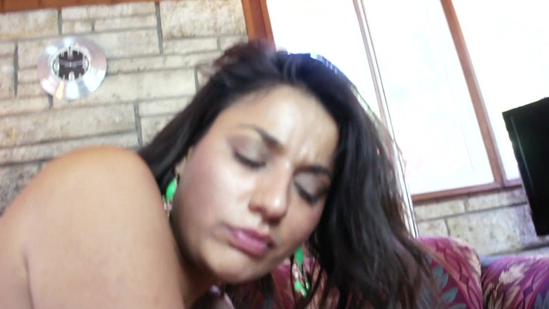 Very hot hardcore: 华丽的黑发女郎在早餐后被狠操