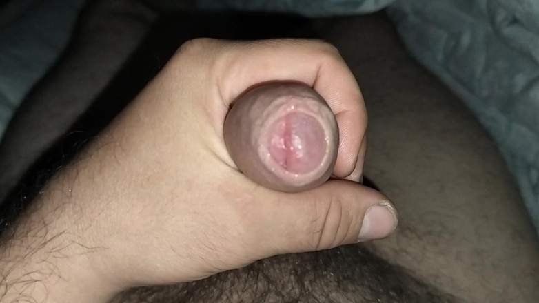 Uhri: Masturbation and Cumshot at the Motel