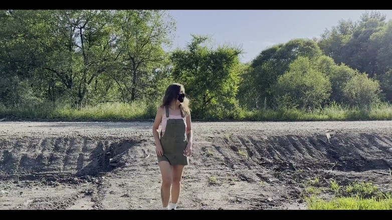 Juli Smith Meow: Сексуальна прогулянка на відкритому повітрі