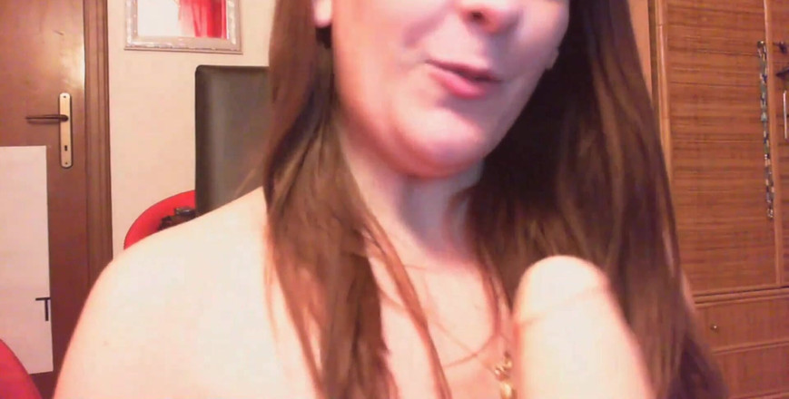 Nicoletta Embassi: 라텍스 인형으로 자위하는 법을 가르치는 더러운 새엄마