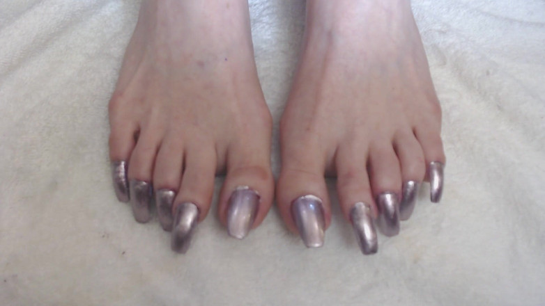 Abby Anna: Longs ongles longs et argentés sexy