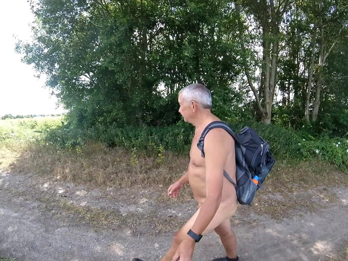 Andy: 步行 44 2025